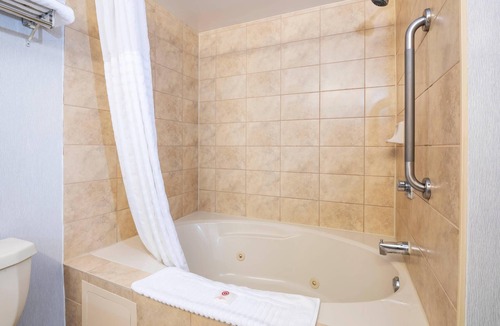 Peterborough Hotel | Comfort Hotel & Suites