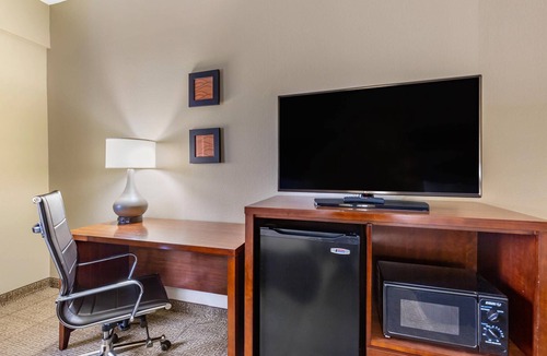 Martinsburg Hotel | Comfort Inn Aikens Center
