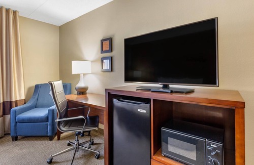 Martinsburg Hotel | Comfort Inn Aikens Center