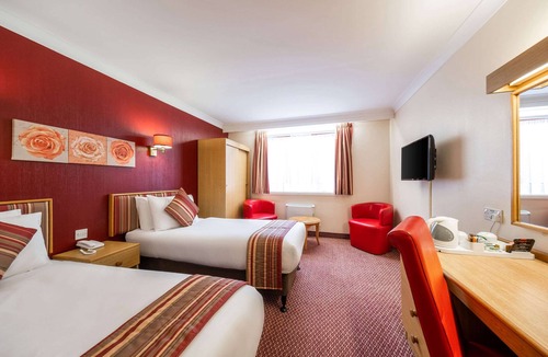 Ford Hotel | Comfort Inn Arundel