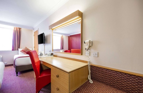 Ford Hotel | Comfort Inn Arundel