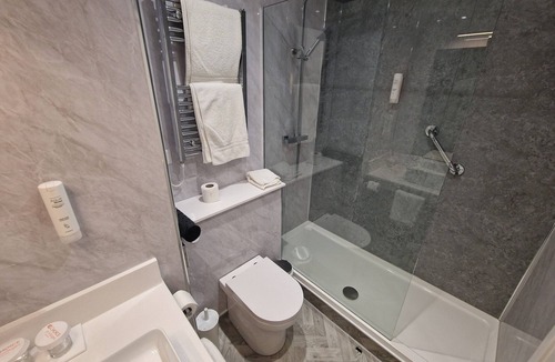 Ford Hotel | Comfort Inn Arundel