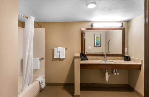 Bay City Hotel | Comfort Inn Bay City - Riverfront