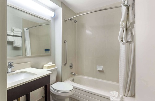 Burlington Hotel | Comfort Inn Burlington