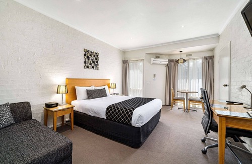 Seymour Hotel | Comfort Inn Coach & Bushmans