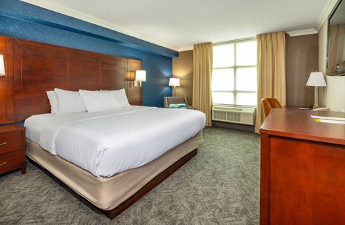 Etobicoke Hotel | Comfort Inn & Conference Centre Toronto Airport