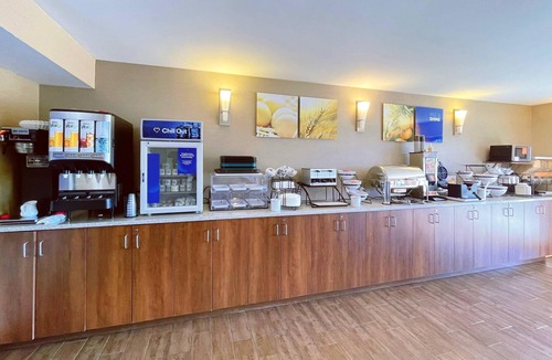 Dartmouth Hotel | Comfort Inn Dartmouth