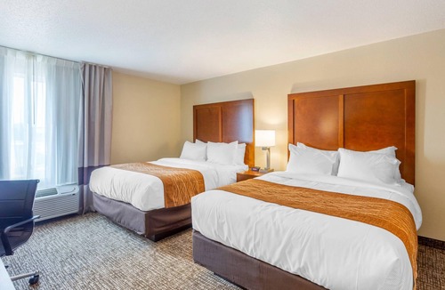 DeKalb Hotel | Comfort Inn DeKalb - University Area