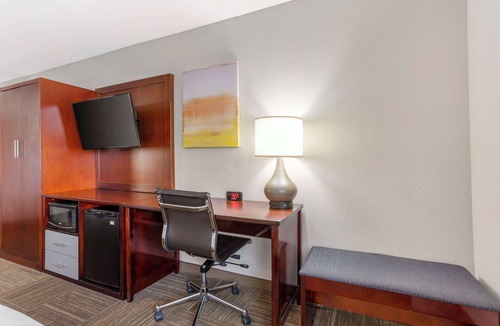 Edgewater Hotel | Comfort Inn Edgewater on Hudson River