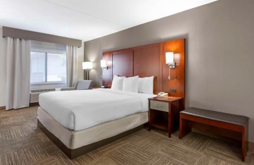 Edgewater Hotel | Comfort Inn Edgewater on Hudson River