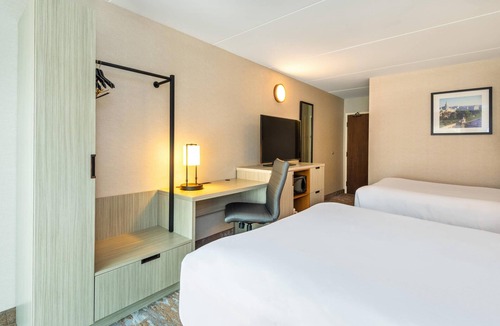 Kingston Hotel | Comfort Inn Highway 401