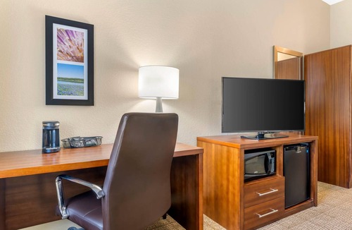 Stanton Hotel | Comfort Inn I-20 Midland Stanton