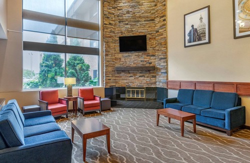 Lansing Hotel | Comfort Inn Lansing West