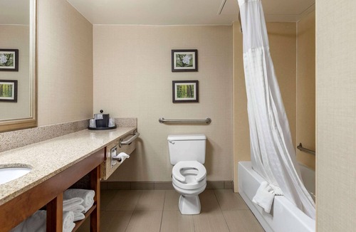 Lansing Hotel | Comfort Inn Lansing West
