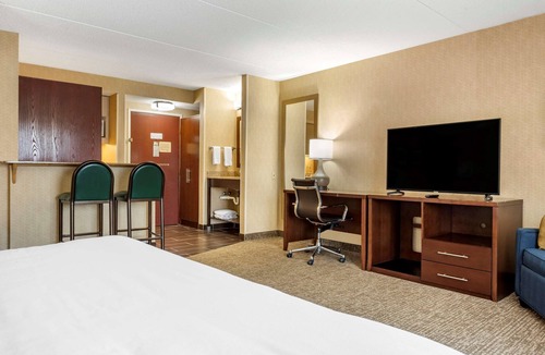 Strabane Hotel | Comfort Inn Meadowlands