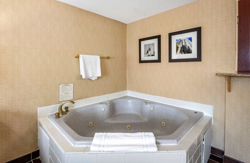 Strabane Hotel | Comfort Inn Meadowlands