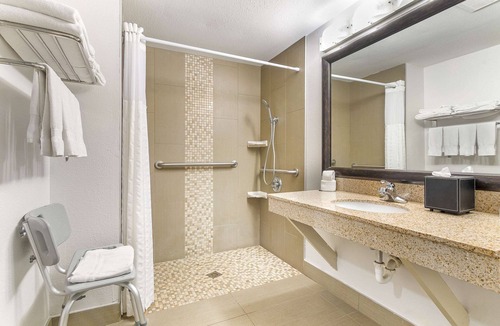 Pacific Hotel | Comfort Inn Near Six Flags St. Louis