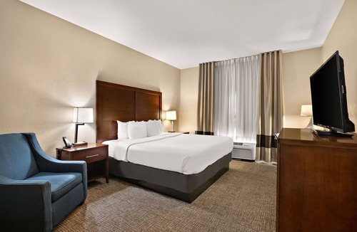 Kenner - Louis Armstrong International Airport Hotel | Comfort Inn New Orleans Airport South