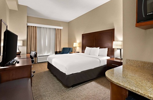 Kenner - Louis Armstrong International Airport Hotel | Comfort Inn New Orleans Airport South