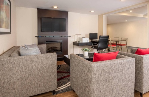 Cummings Hotel | Comfort Inn Ottawa East