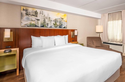 Ottawa Division Hotel | Comfort Inn Ottawa West Kanata