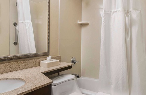 White Haven Hotel | Comfort Inn - Pocono Mountains