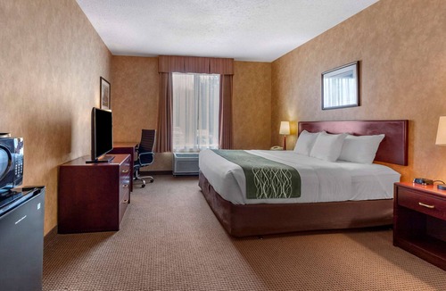 Sturgeon Falls Hotel | Comfort Inn Sturgeon Falls