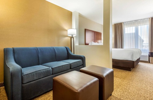 Napanee Hotel | Comfort Inn & Suites