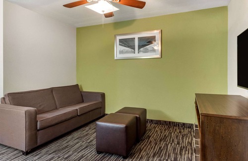 North Little Rock Hotel | Comfort Inn & Suites North Little Rock JFK Blvd