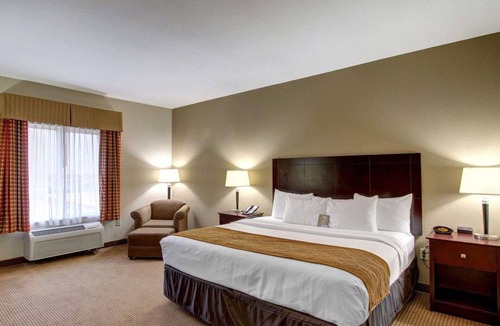 Alvarado Hotel | Comfort Inn & Suites Alvarado
