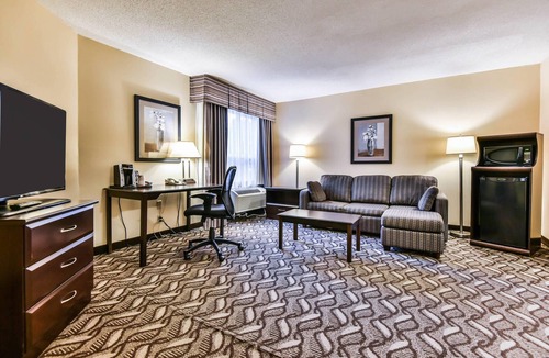 Windsor Hotel | Comfort Inn & Suites Ambassador Bridge
