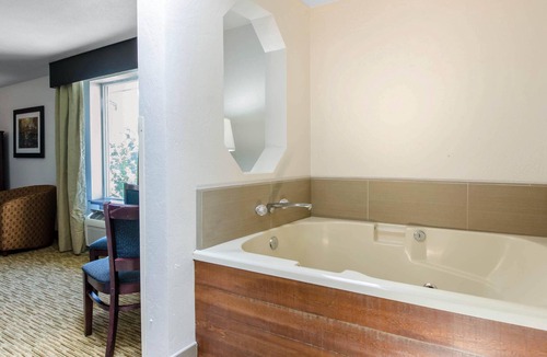 Ashland Hotel | Comfort Inn & Suites Ashland