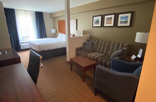 Brattleboro Hotel | Comfort Inn & Suites Brattleboro I-91