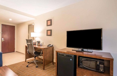 Brattleboro Hotel | Comfort Inn & Suites Brattleboro I-91