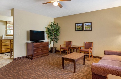 Branson Hotel | Comfort Inn & Suites Branson Meadows