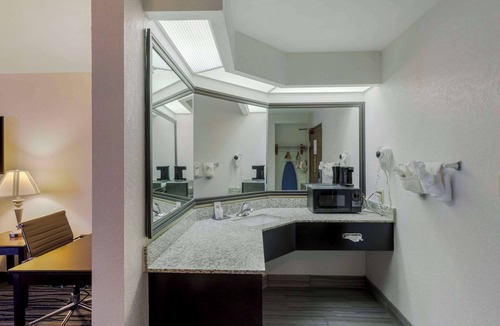 Brentwood Hotel | Comfort Inn & Suites Brentwood - Nashville