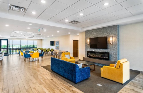 Bradford West Gwillimbury Hotel | Comfort Inn & Suites
