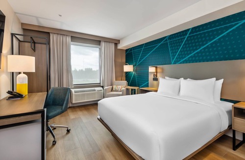 Cochrane Hotel | Comfort Inn & Suites