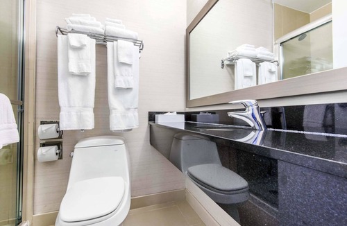 Collingwood Hotel | Comfort Inn & Suites