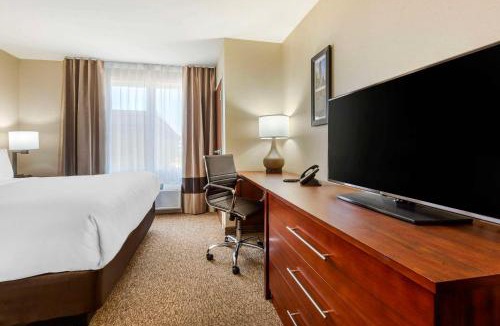 Napanee Hotel | Comfort Inn & Suites