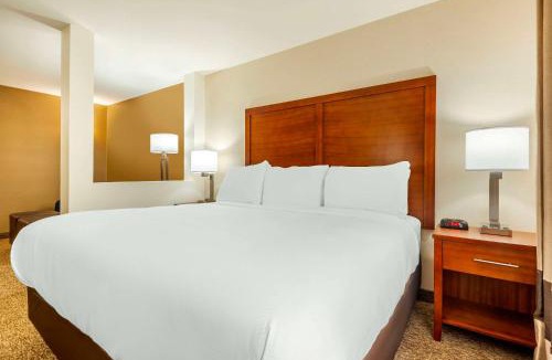 Napanee Hotel | Comfort Inn & Suites