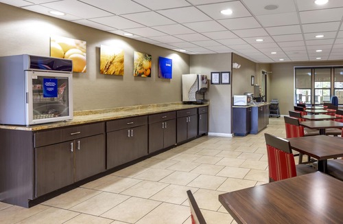 Canton Hotel | Comfort Inn & Suites Canton Riverstone Area