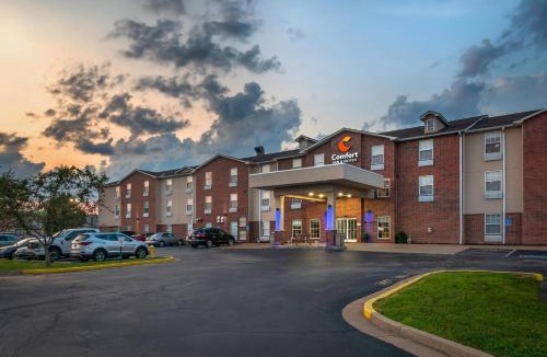 Chesterfield Hotel | Comfort Inn & Suites Chesterfield - St Louis