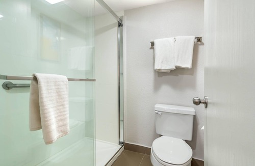 Chesterfield Hotel | Comfort Inn & Suites Chesterfield - St. Louis