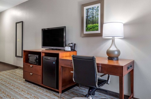 Cleveland Hotel | Comfort Inn & Suites Cleveland TX
