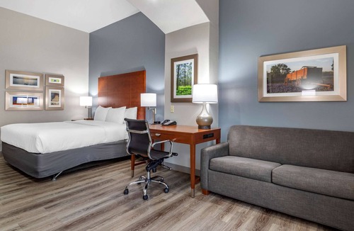 Cleveland Hotel | Comfort Inn & Suites Cleveland TX
