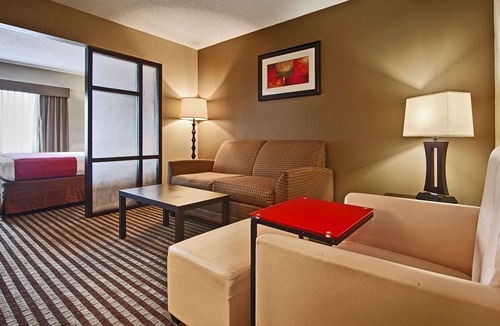 Akron Hotel | Comfort Inn & Suites Copley Akron