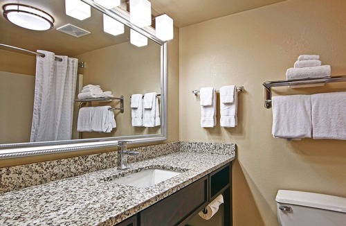 Akron Hotel | Comfort Inn & Suites Copley Akron