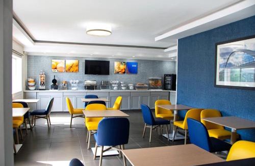 Coralville Hotel | Comfort Inn & Suites Coralville - Iowa City near Iowa River Landing