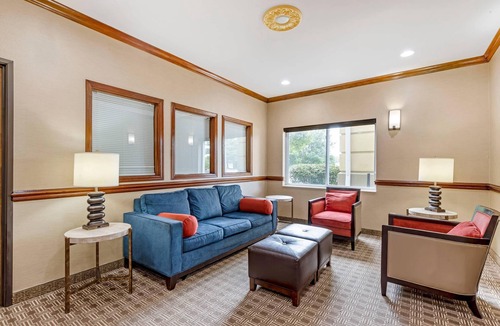 Carbon Cliff Hotel | Comfort Inn & Suites East Moline near I-80